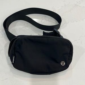 Lululemon Belt bag - black